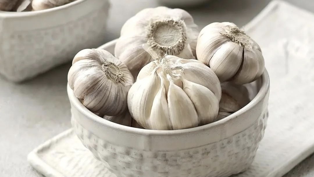 5 Manfaat Mengonsumsi Bawang Putih Dalam Keadan Perut Kosong