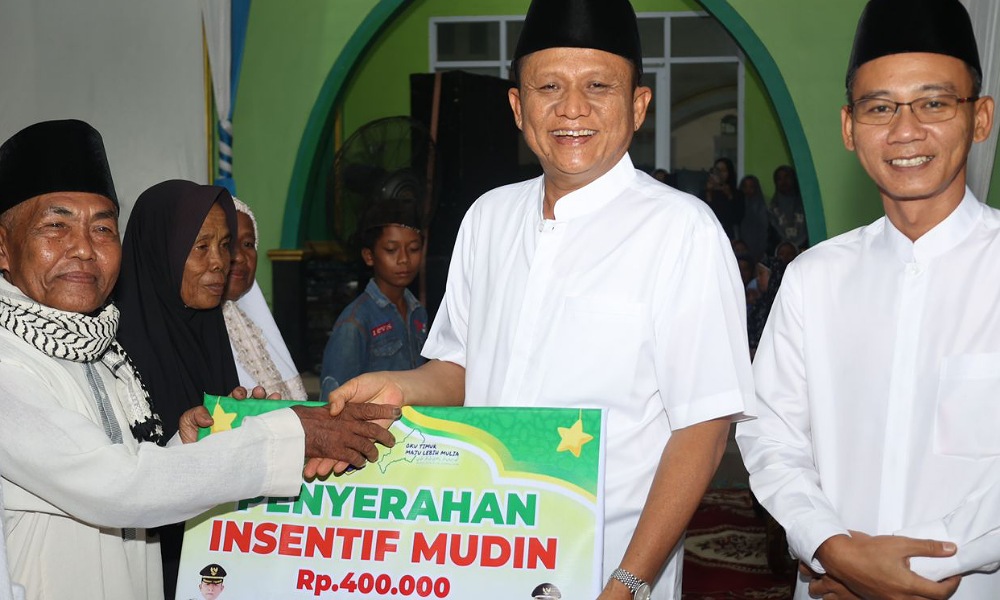 Safari Ramadan Enos - Yudha Salurkan Bantuan Insentif Bantuan Sosial