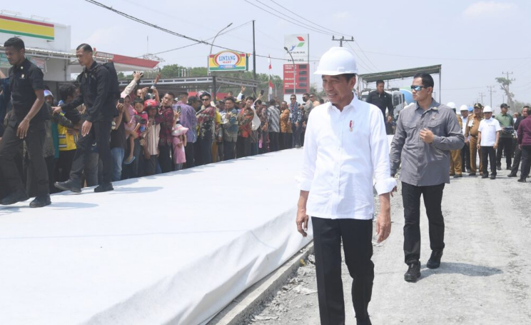 Dari Palembang Presiden Jokowi Tinjau Progres Jalan Rusak di Lampung, Presiden Puji Gubernur Lampung