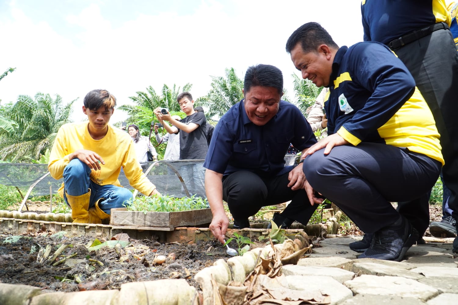 Sulap Sampah Oganik Jadi Media Tanam dalam Satu Detik 