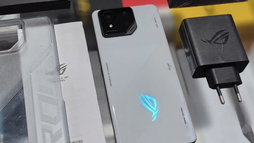 ASUS ROG Phone 8 Pro, Hp Gaming Canggih yang Dibekali Spesifikasi Standar Harian