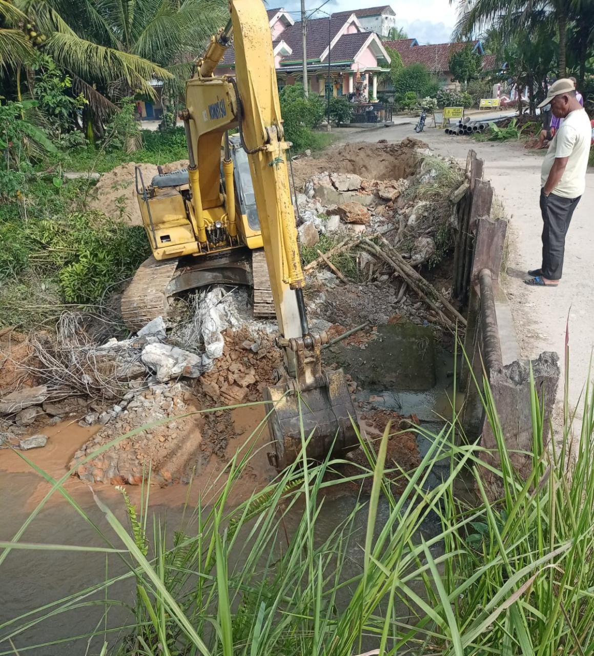 Jembatan Desa Karya Bakti Mulai Dilakukan Perbaikan