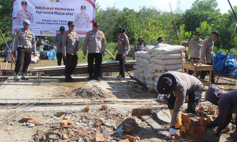 Rayakan HUT ke-80 Bhayangkara, Polres OKU Timur Bedah 14 Rumah Tak Layak Huni