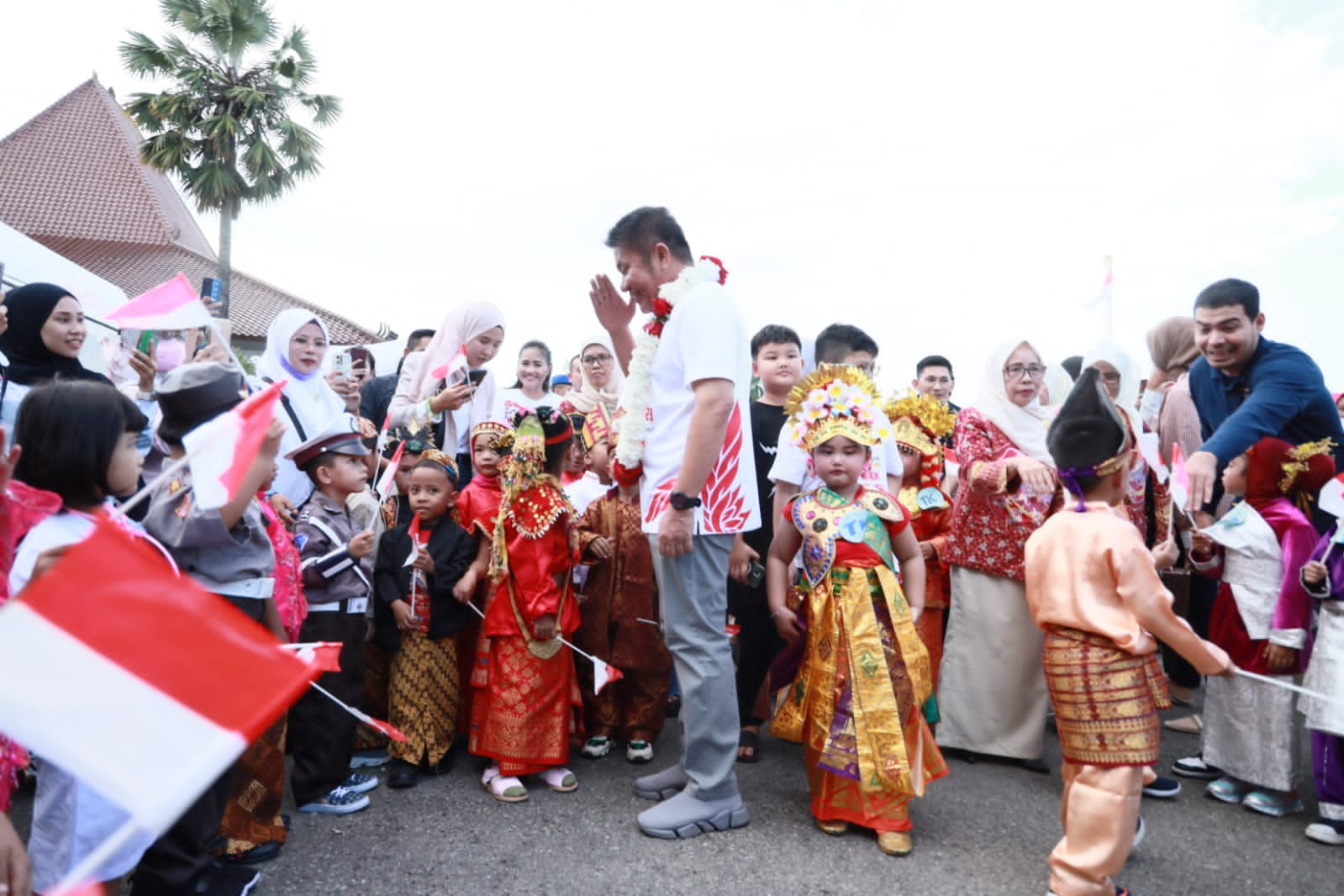 Ratusan Anak di Sumsel Peringat HAN Dengan Baju Adat Daerah