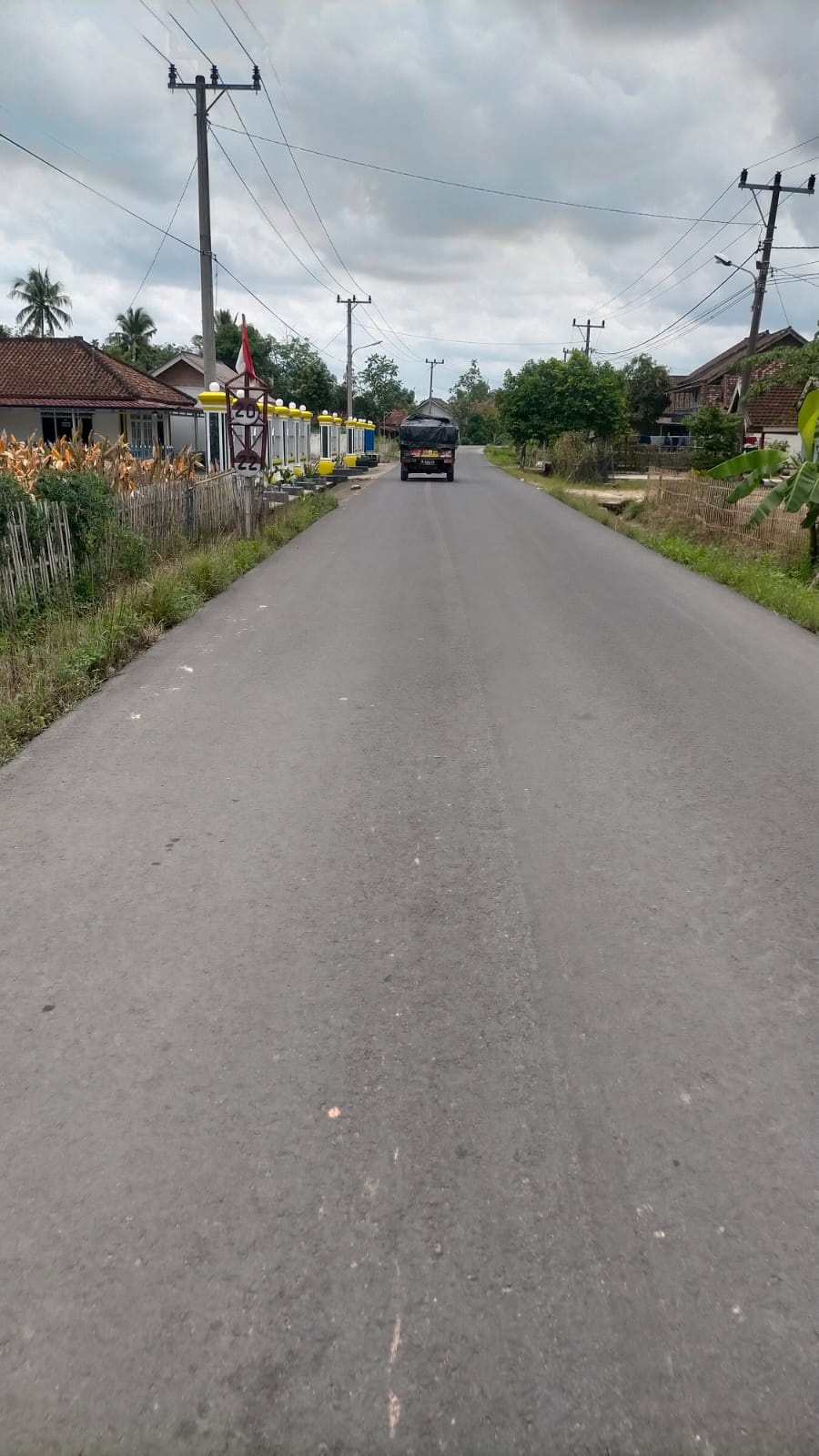 Pengguna Jalan Ngeluh, Jalan Provinsi di Wilayah Belitang II Sempit 