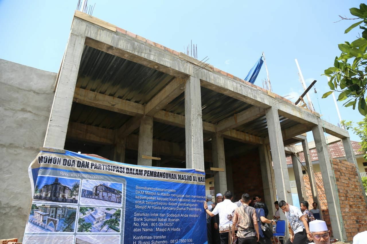 Herman Deru Ajak Jemaah Masjid Al-Haida Tingkatkan Semangat Ibadah dan Kegiatan Sosial