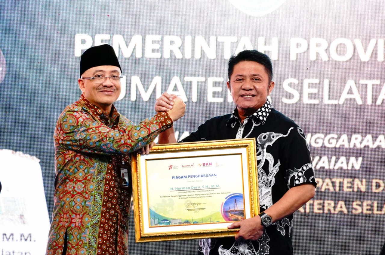 Ajang BKN Award 2022, Herman Deru Terima Penghargaan BKN RI