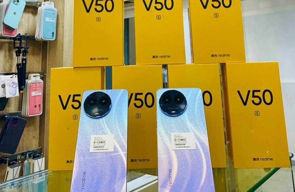 Intip Harga dan Spesifikasi Realme V50s, Bawa Desain Tipis dengan Chipset Dimensity 6100+