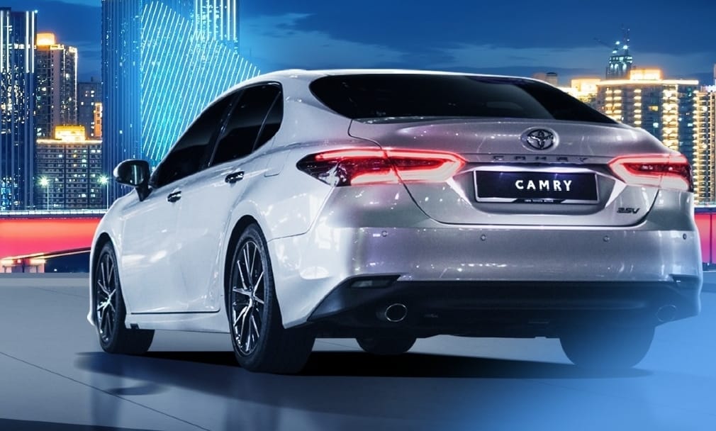 Irit, Sedan Premium Camry Berteknologi Hybrid Ini Segini Harganya