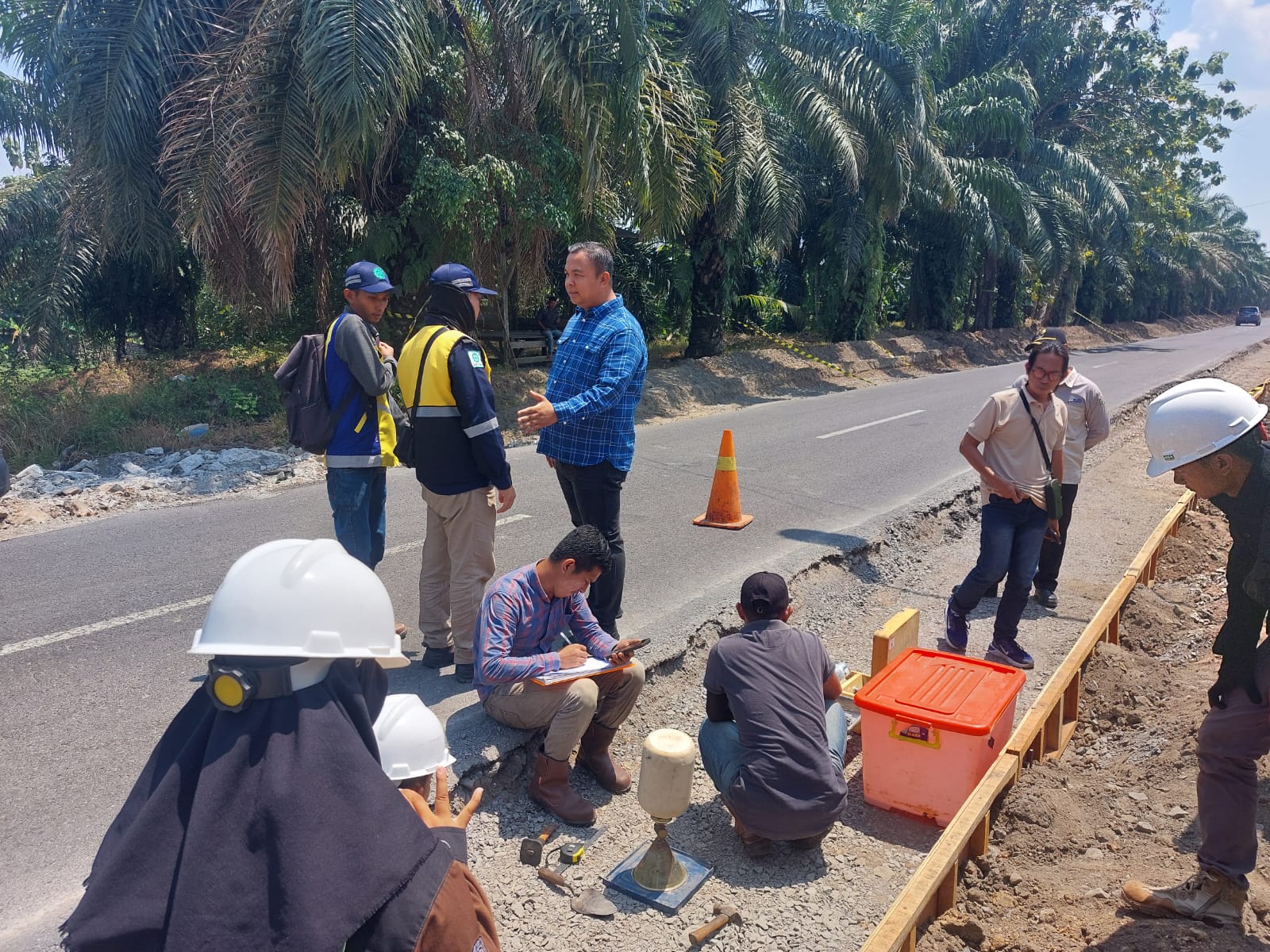 DPRD Edi Kurniansah Turun ke Jalan Proyek Pelebaran, Soroti K3 Hingga Rambu Lalu Lintas