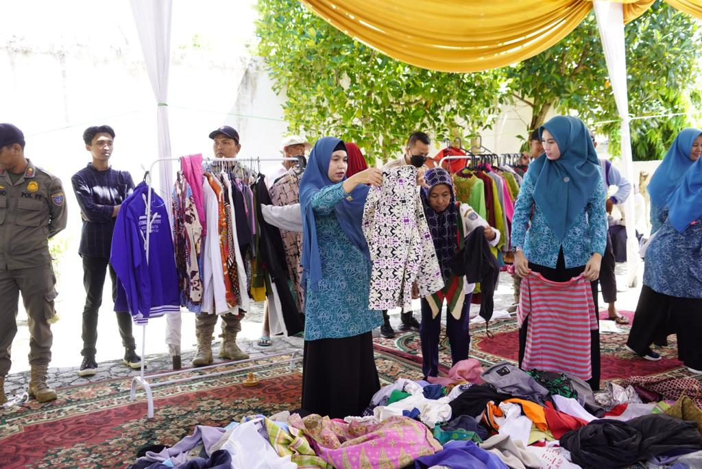 PKK OKU Timur Kembali Gelar Bazar Barang Layak Pakai Gratis