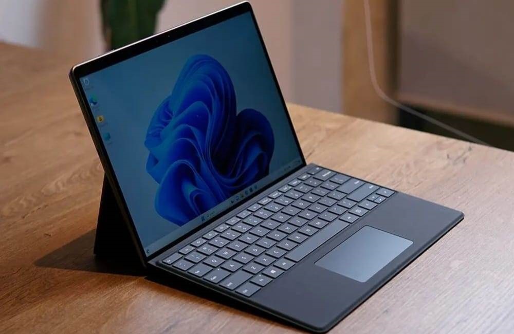 Review Microsoft Surface Pro 9, Tablet dengan Chipset Mirip Laptop, Segini Harganya