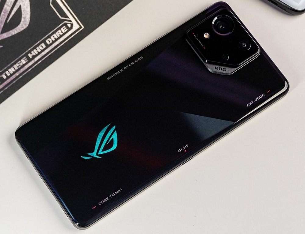 Review Hp Gaming dengan Harga Selangit, ASUS ROG Phone 8 Menawarkan Pengalaman Menarik Penggemar Game