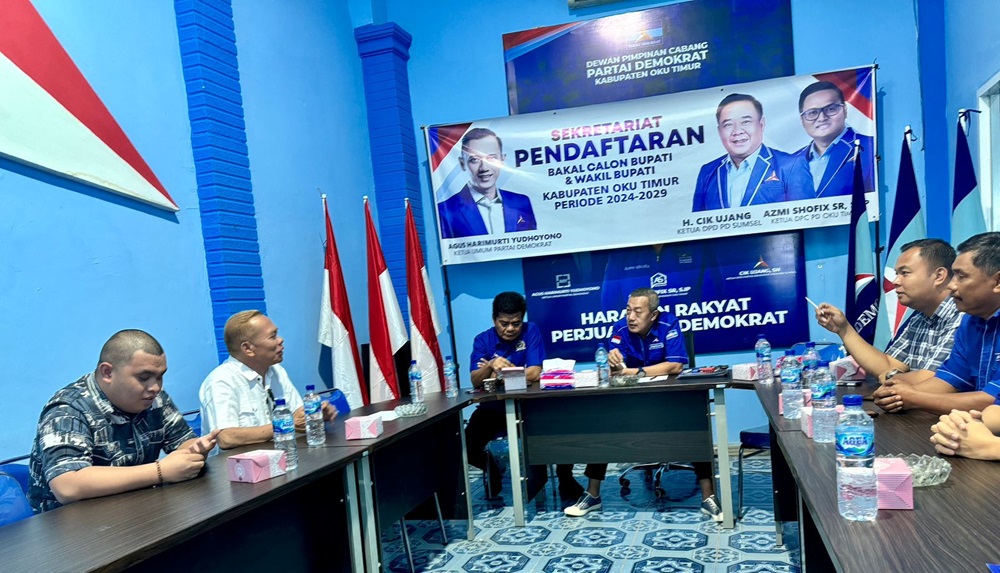 Jubir Enos-Yudha Ambil Formulir Pendaftaran Bacabup ke Partai Demokrat