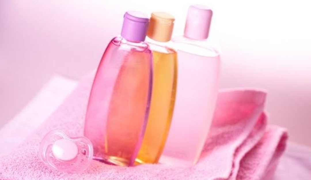 Dikenal Sebagai Perawatan Bayi, Ternyata Baby Oil Ampuh Mengunci Kelembapan Kulit Wajah