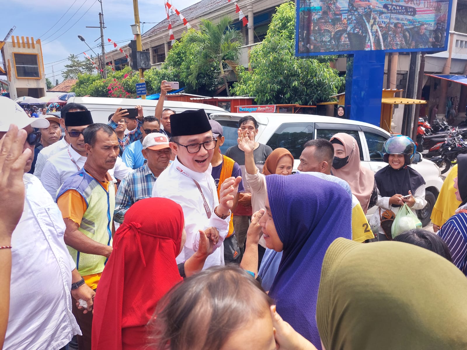 Ini Program Kongkrit Fery-Herly, Bikin Pelajar Gembira Hingga Emak-emak Dibuat Sumbringah