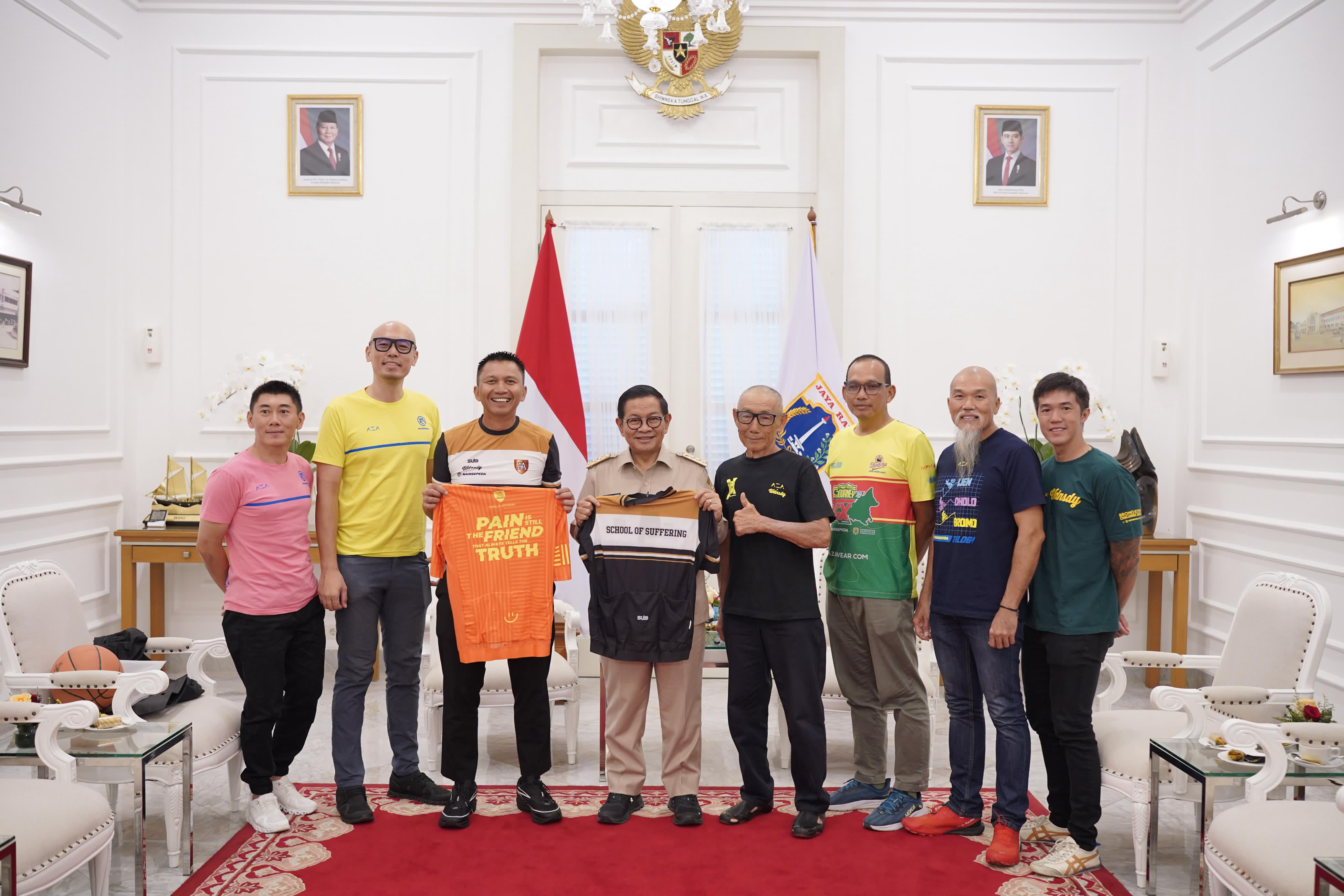 Tuntaskan Janji ke Pramono Anung, Azrul Ananda Gowes Surabaya-Jakarta