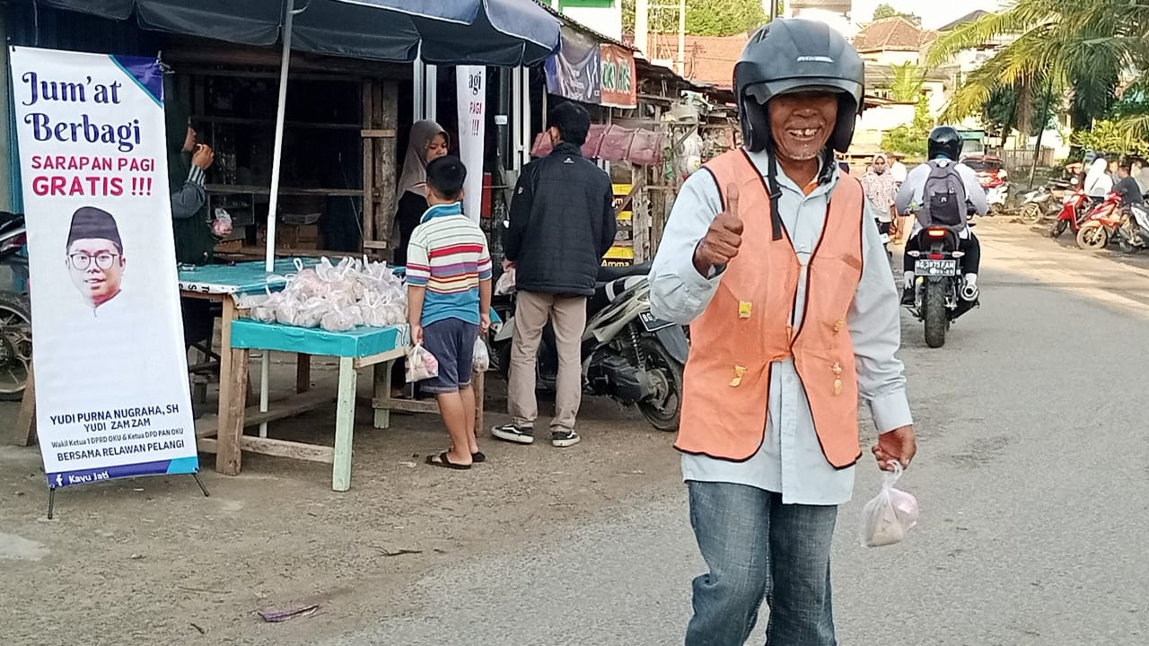 Berbagi Sarapan Pagi Gratis YPN, Warga Sangat Antusias, ‘Terima Kasih Pak YPN’