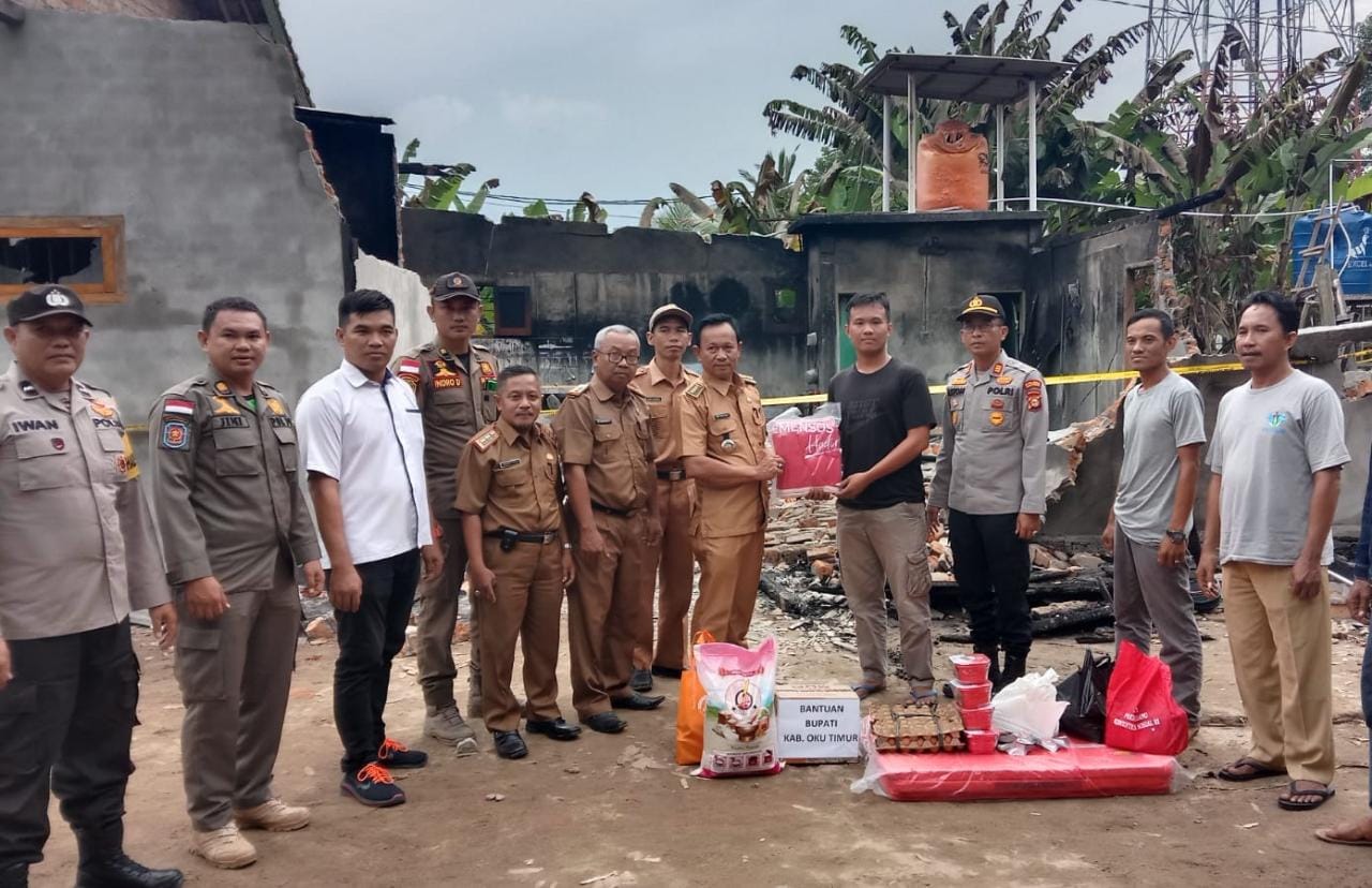 Bupati OKU Timur Beri Bantuan Korban Kebakaran 