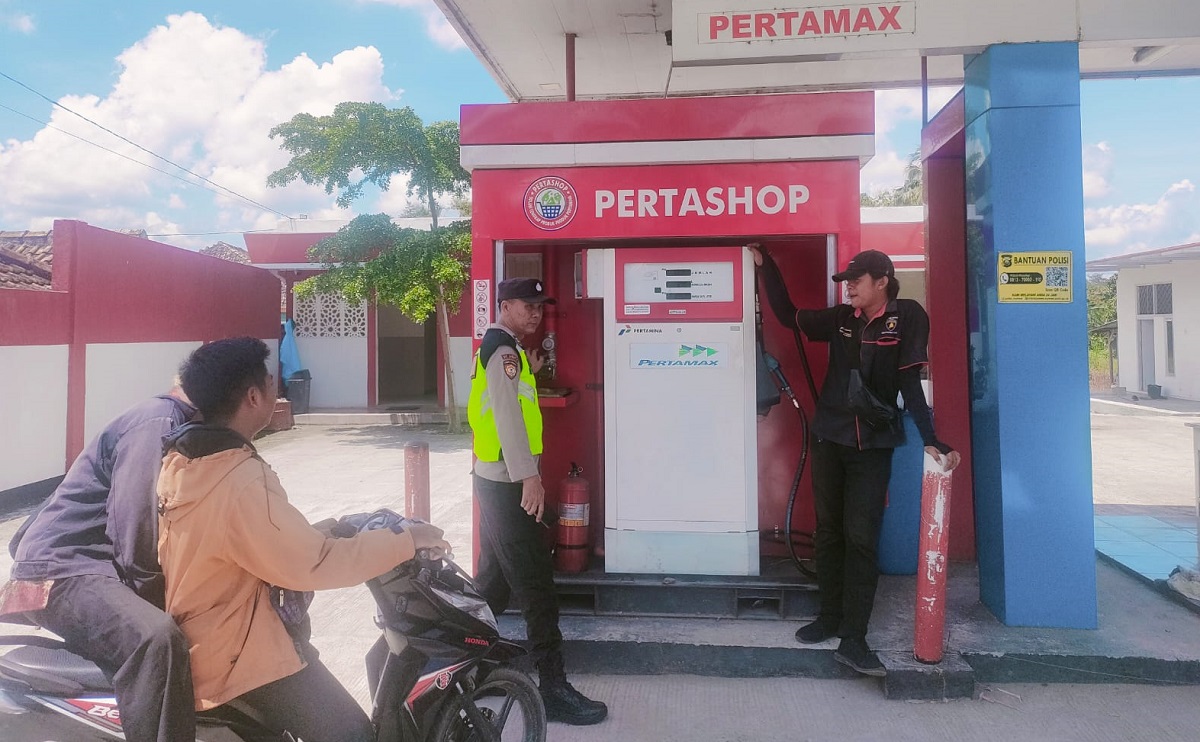 Jelang Idul Fitri 1445 H, Polsek Buay Madang Timur Terjun Patroli Cek Stok BBM di Pertashop