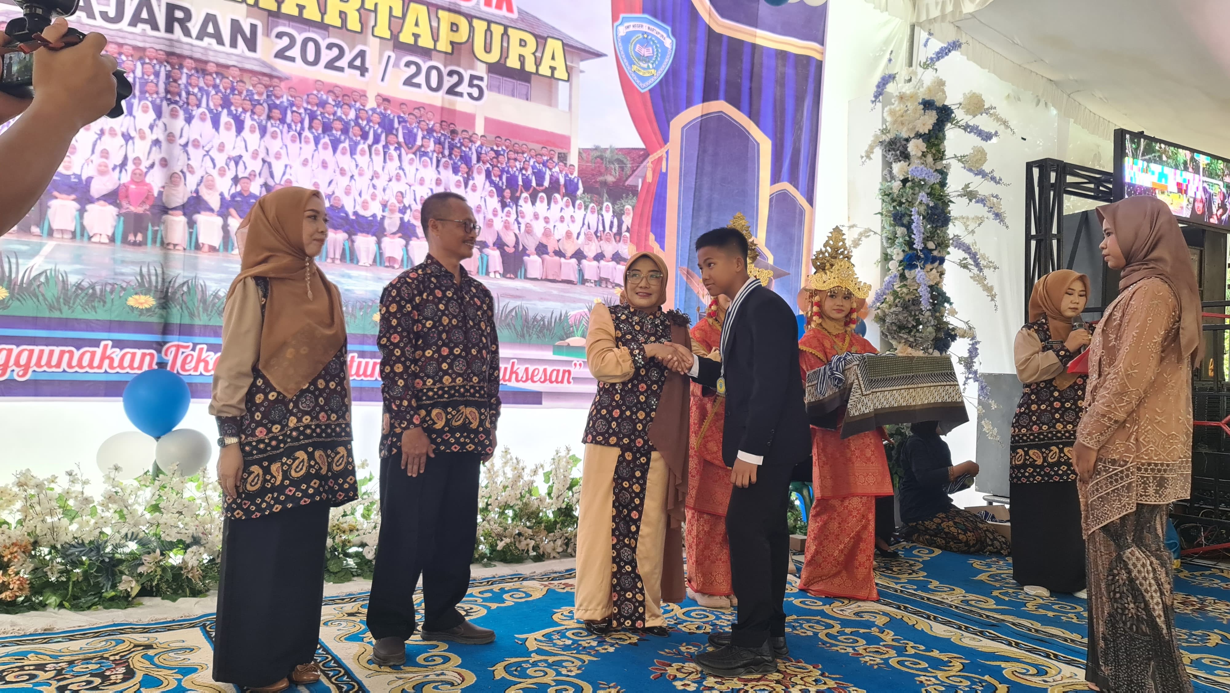SMPN 1 Martapura Gelar Pelepasan Siswa, Disambut Haru dan Penuh Bahagia