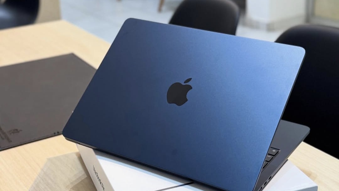 MacBook Air M2: Laptop Gahar dengan Performa Editing 