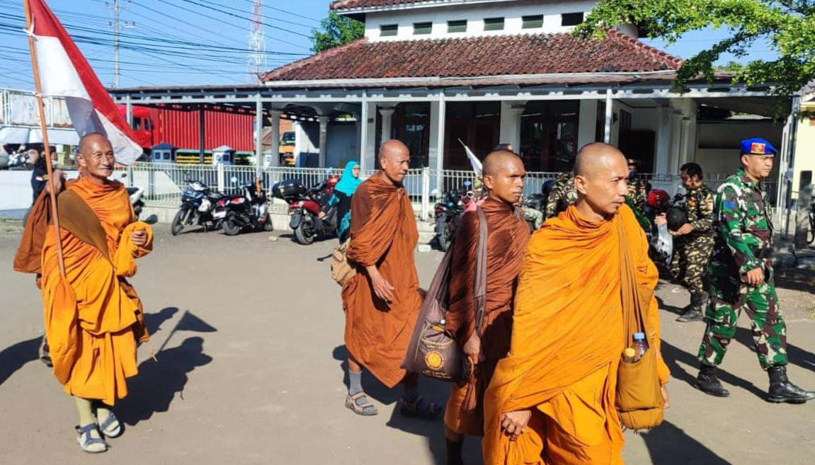 32 Biksu Thailand Terharu, Indonesia Luar Biasa!