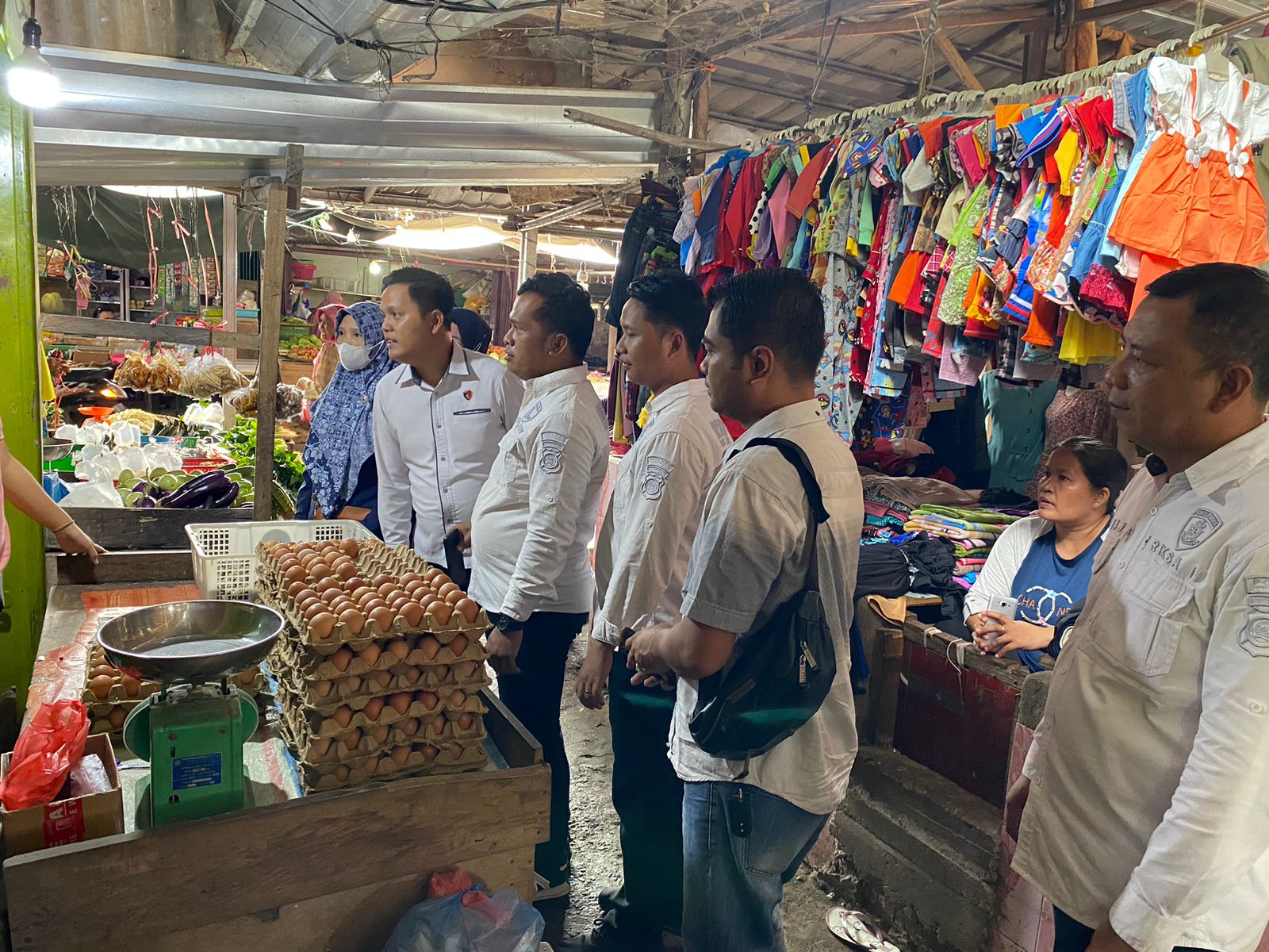 Satreskrim Polres OKU Timur Terjun ke Pasar Cek Harga Bahan Pokok Penting