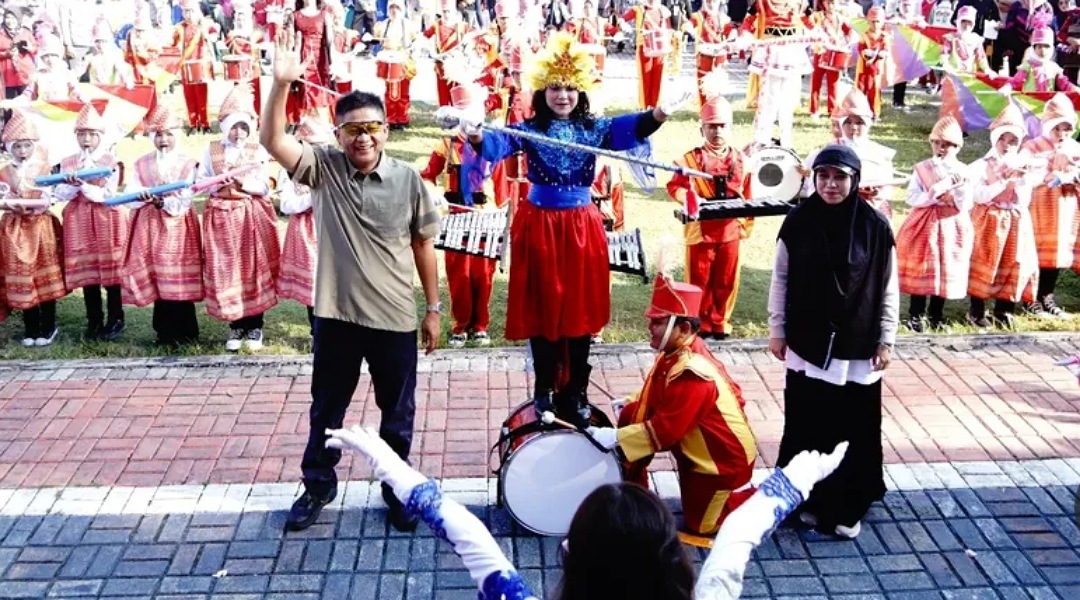 Sambut HUT Kemerdekaan Ri ke-80, OKU Timur Gelar Jalan Sehat dan Senam Bersama