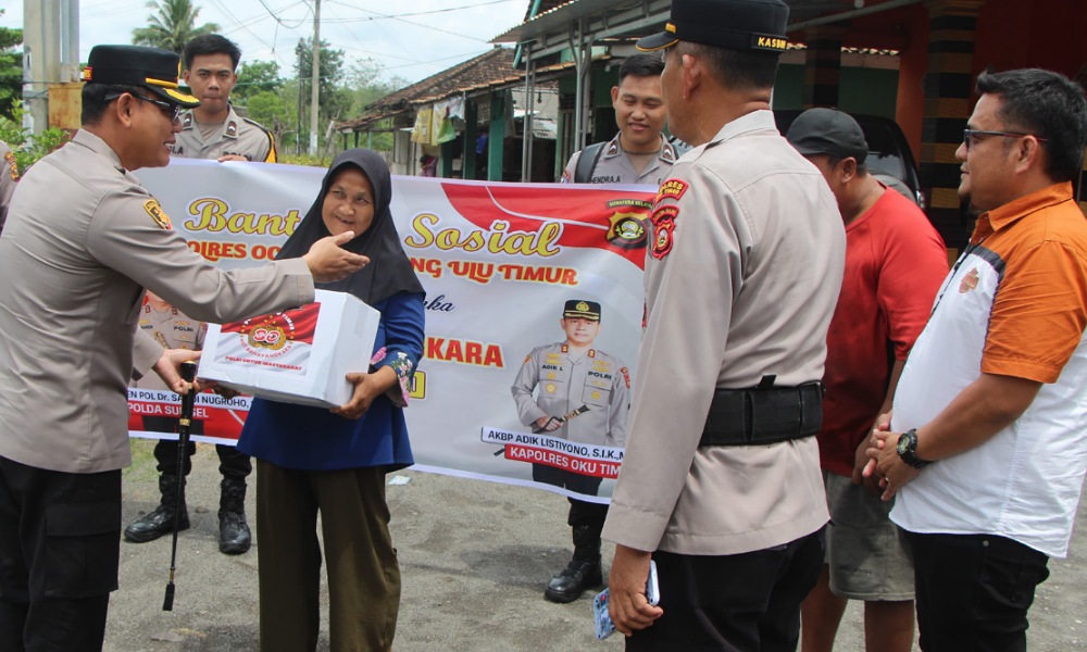 Tebar Bansos ke Warga, AKBP Adik Listiyono: Wujud Empati untuk Warga yang Membutuhkan