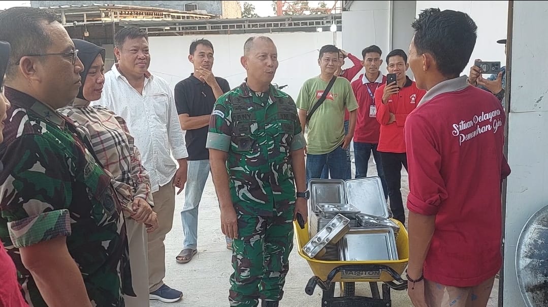 Sukseskan MBG, Danpuslatpur Bersama Dankolat Tinjau Dapur Sehat Komering Milik Ketua APJI OKUT