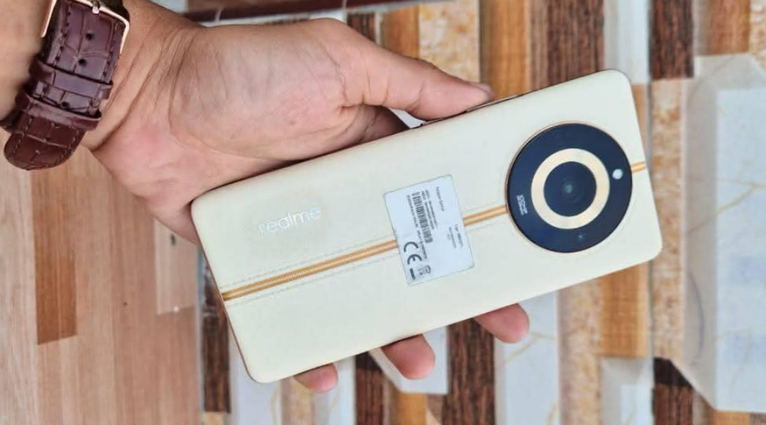 Realme 11 Pro+ atau Poco F5: Duel Chipset MediaTek Dimensity 7050  dan Snapdragon 7+ Gen 2