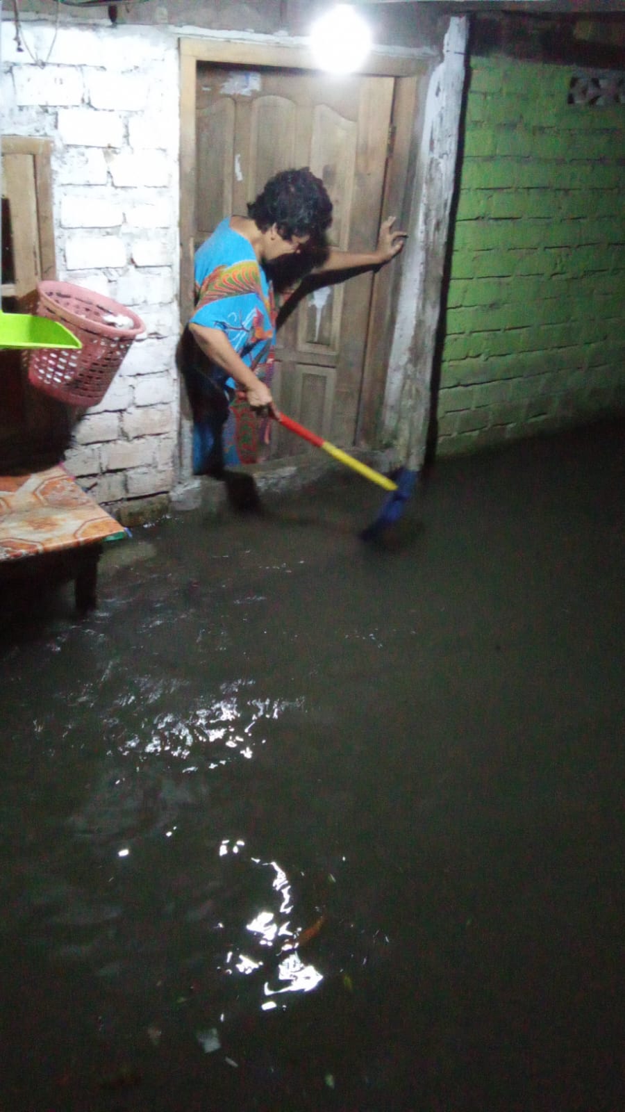 Setiap Hujan, Rumah Warga Kebun Jati Barat Selalu Dilanda Kebanjiran, Ternyata ini Penyebabnya