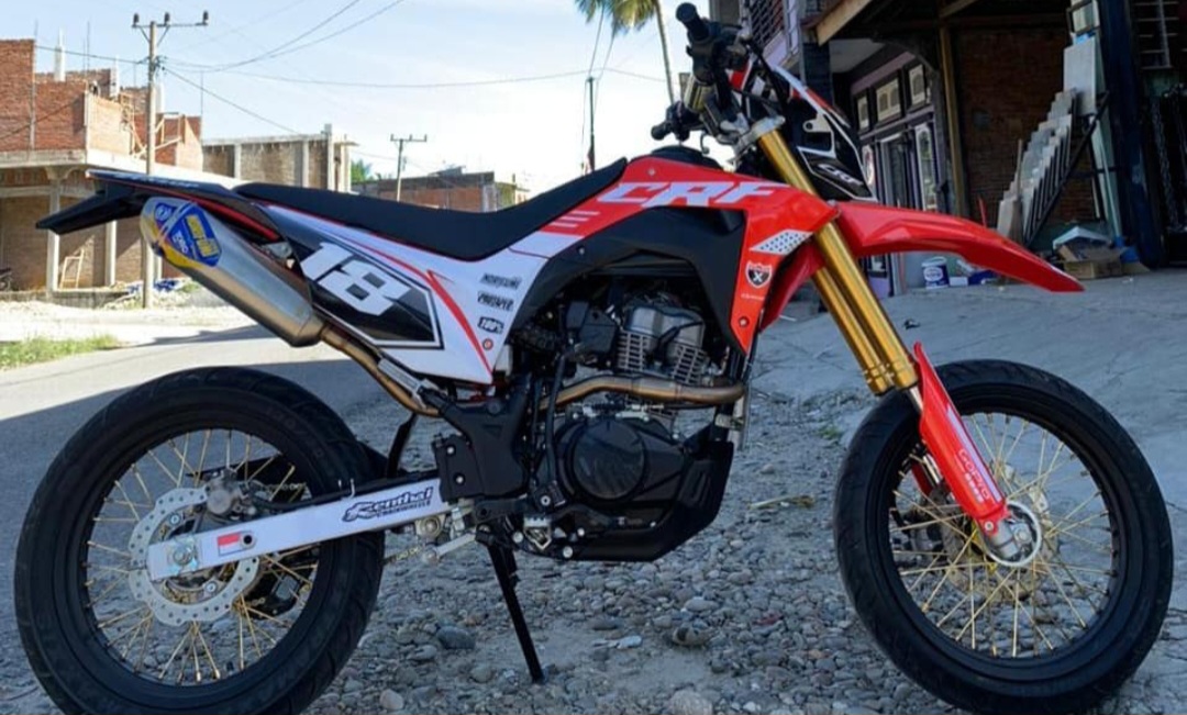 Honda CRF150L: Desain Banyak Diminati Para Cewek, Cek Spesifikasinya 