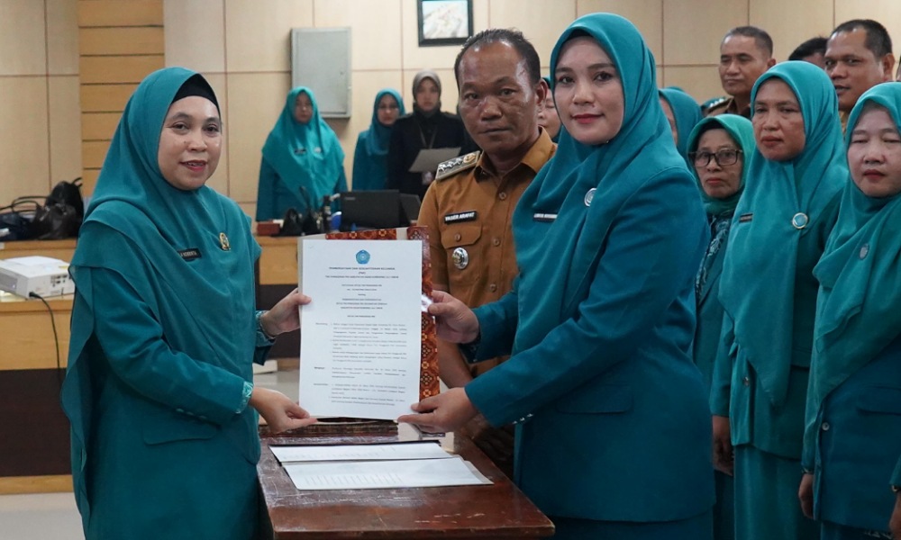 Bupati Lanosin Lantik 15 Ketua PKK Kecamatan OKU Timur: Jangan Sekadar Seremonial!