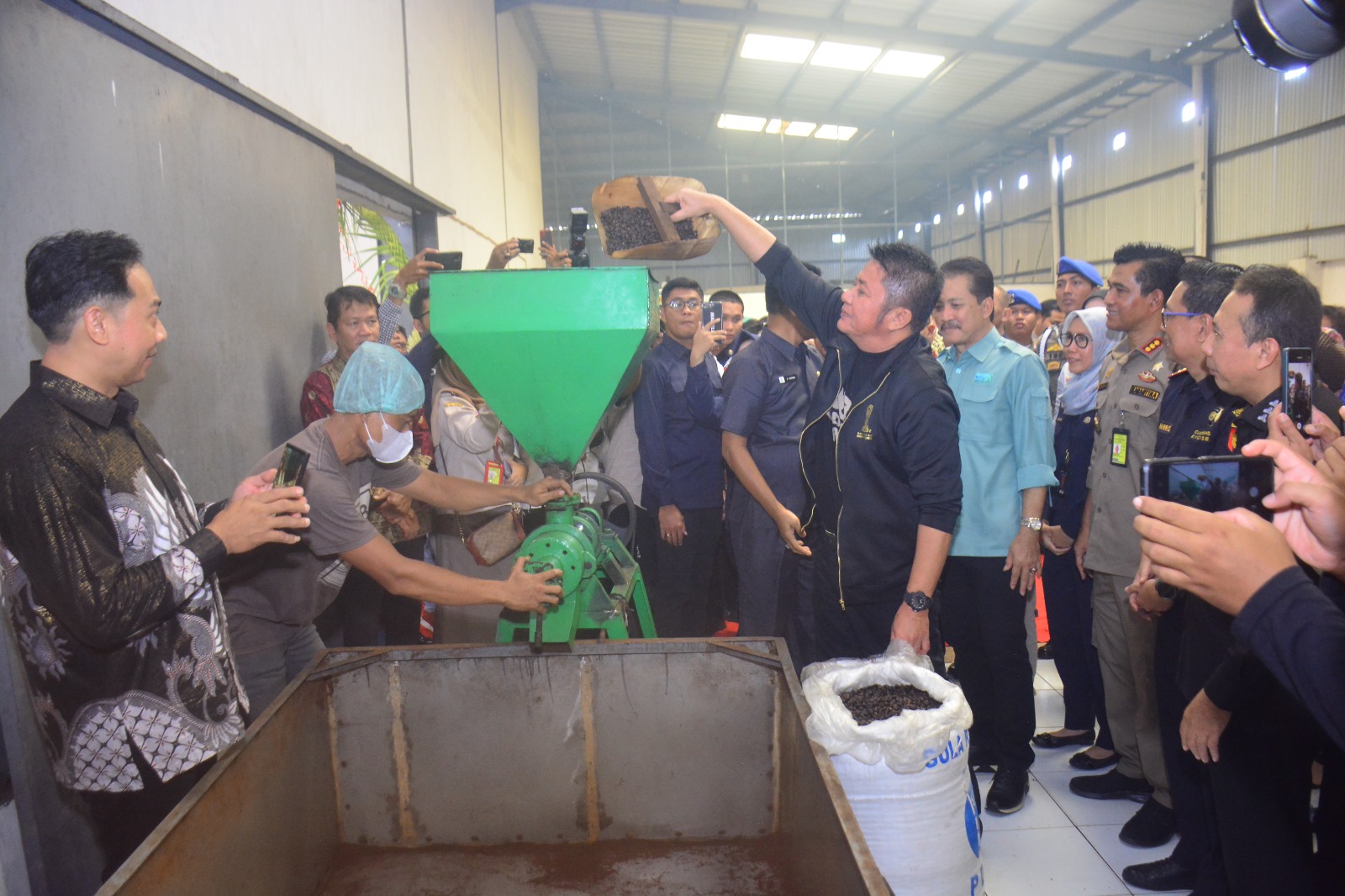 Resmikan Pabrik Pengolahan Kopi Gending Sriwijaya, Deru: Jaga Kualitas dan Mutu Kopi Khas Sumsel