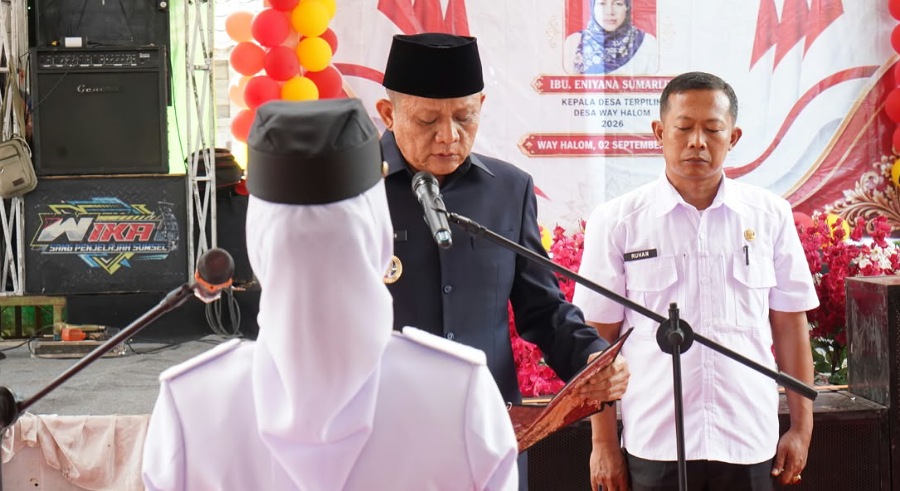 Lanosin Lantik Eniyana Jadi Kades PAW Way Halom OKU Timur