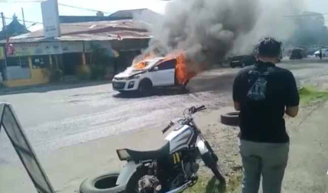 Usai Isi Bensin, Mobil Seharga Rp860 Juta Terbakar