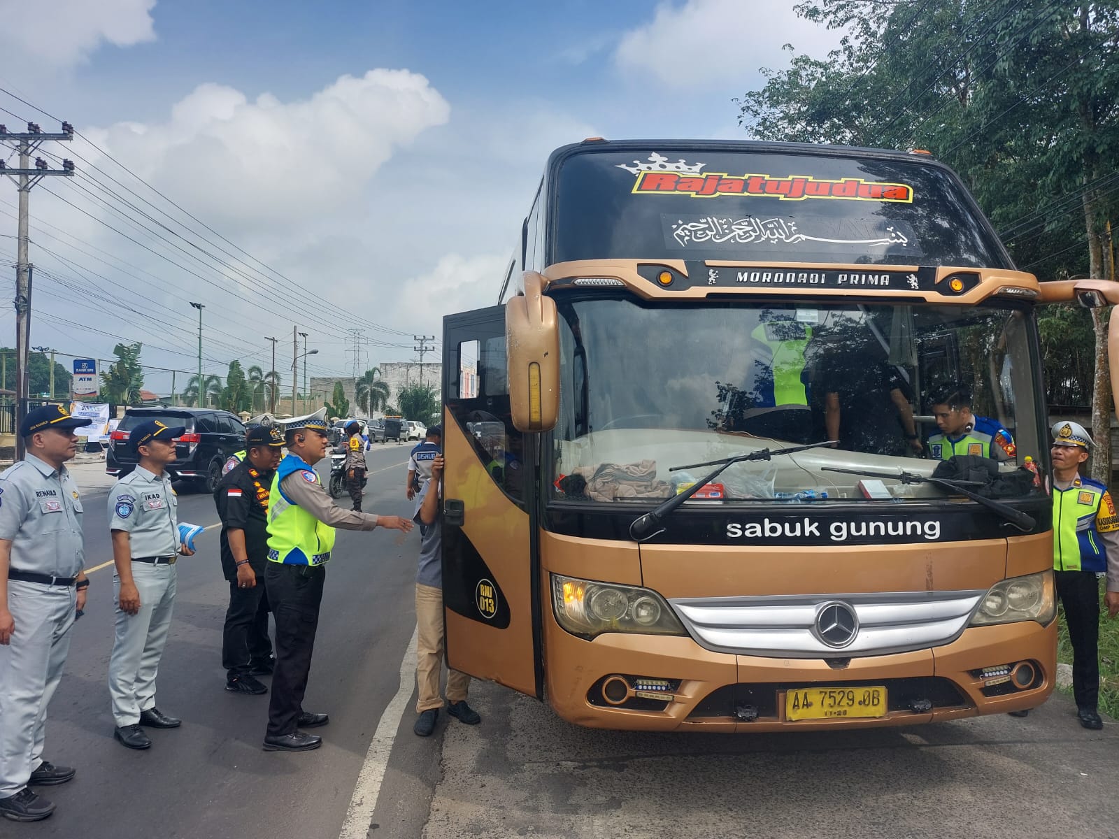 Ops Keselamatan Musi, Satlantas Polres OKU Timur Cek Kesehatan Pengemudi Hingga Tes Urine