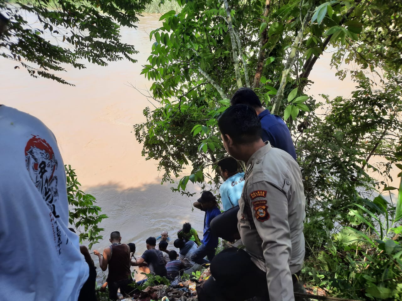 Mobil Minibus yang Nyemplung ke Sungai di Diduga Keluar Jalur, 4 Penumpang Meninggal Dunia