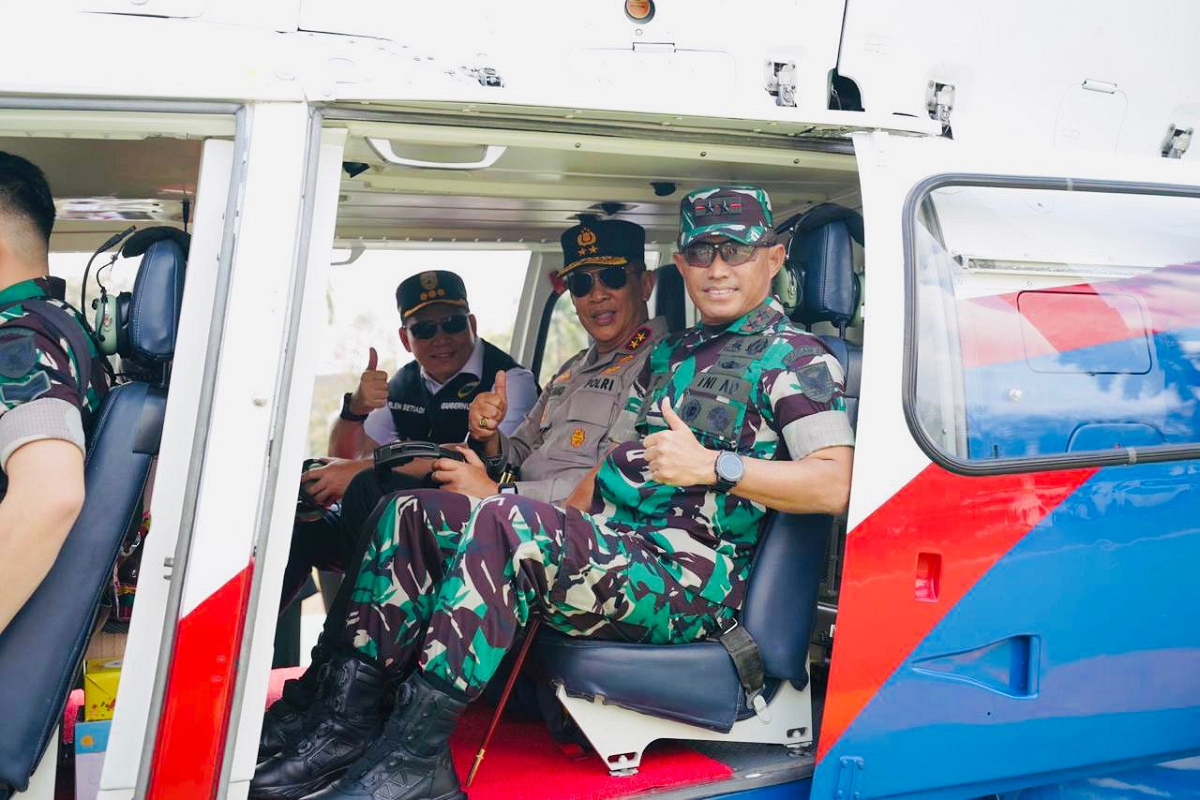 Didampingi Kapolda dan Pangdam, PJ Gubernur Sumsel Gunakan Helikopter Dauphin Polri Tinjau Jembatan (P6) Lalan