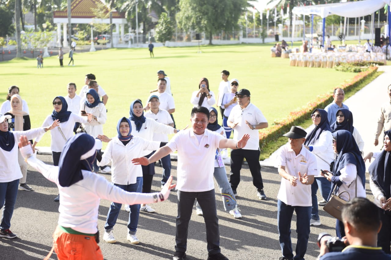 Hari Ketiga Lebaran, Gubernur Herman Deru Senam dan Halal Bihalal Bersama Alumni Smanta Palembang