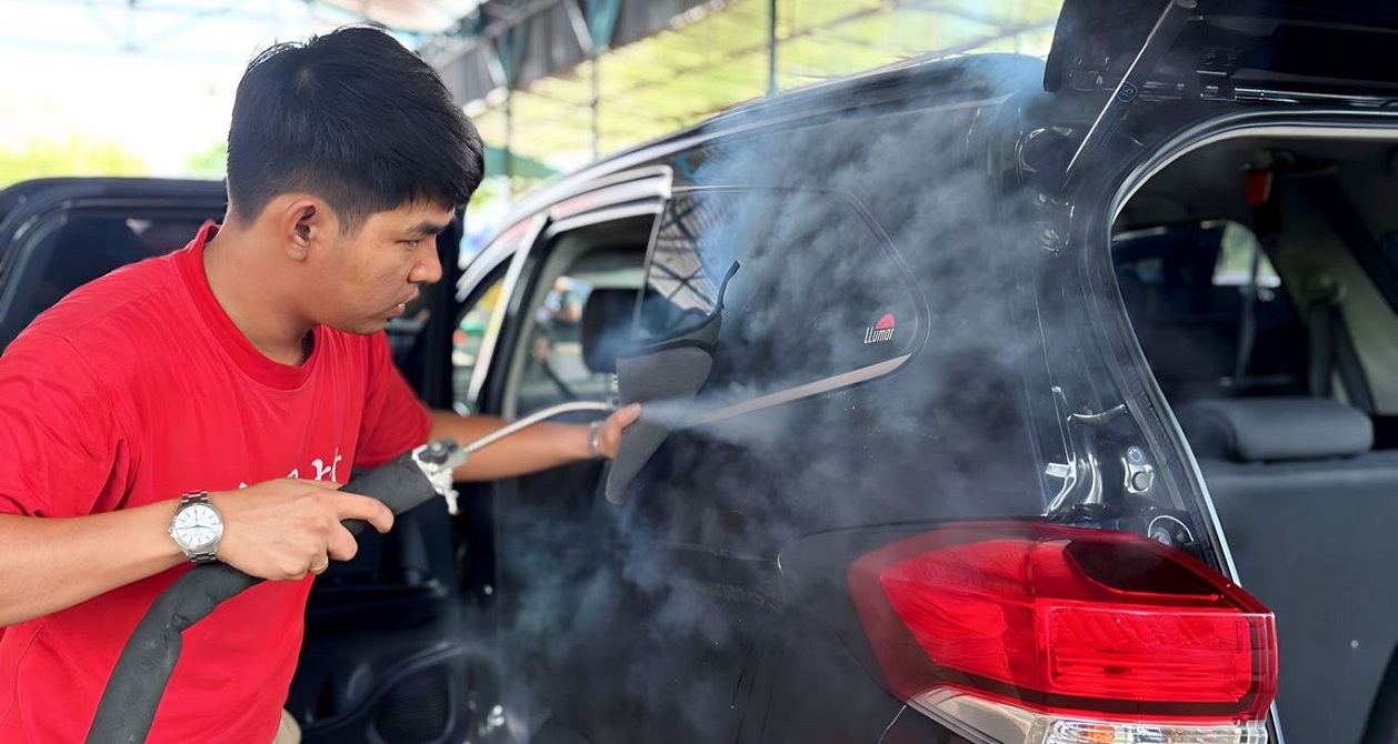 Perdana di OKU Timur, Cuci Mobil Menggunakan Uap Air, Lebih Kinclong