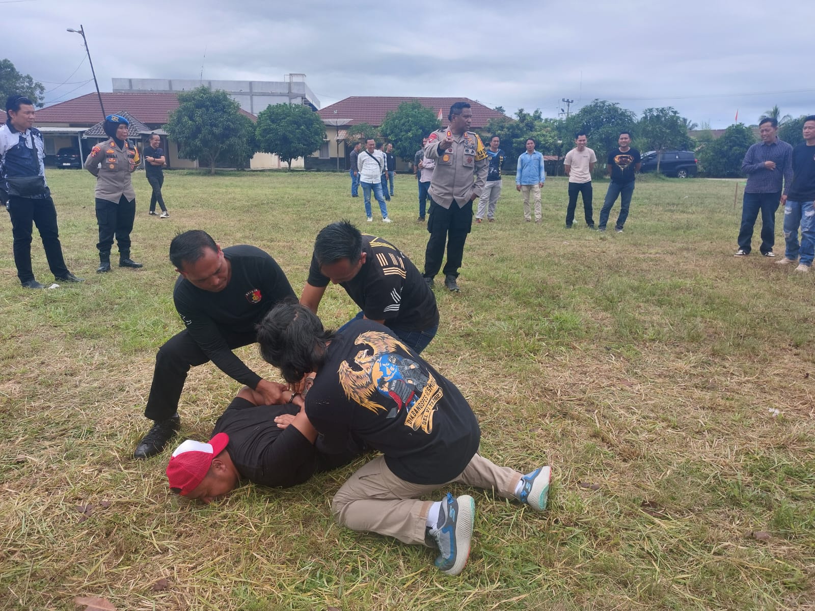 Tingkatkan Kemampuan Personil, Polres OKUT Gelar Simulasi Tatacara Penangkapan, Penggerebekan, Penggeledahan