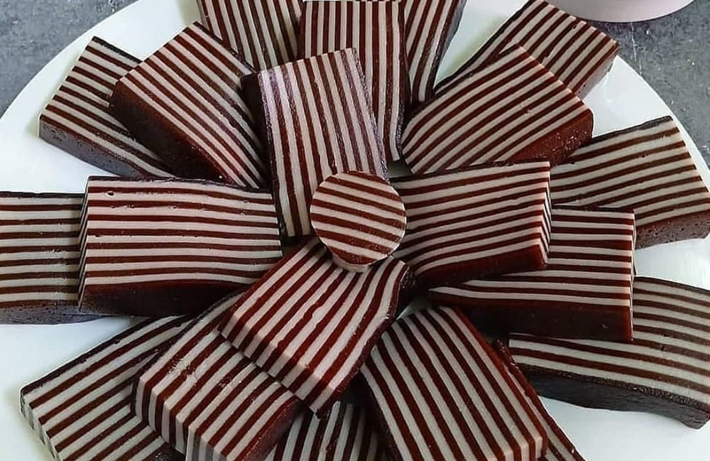 Lapis Kanji Coklat, Jajanan Tradisional Manis dan Kenyal Favorit Keluarga