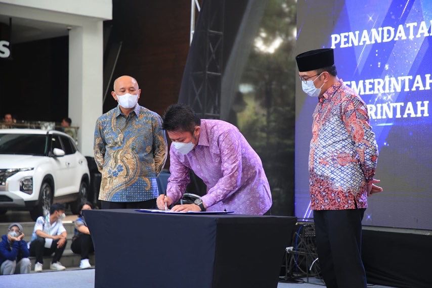 Kolaborasi Kuatkan  Produk UMKM,Teten Masduki Apresiasi Herman Deru dan Ridwan Kamil 