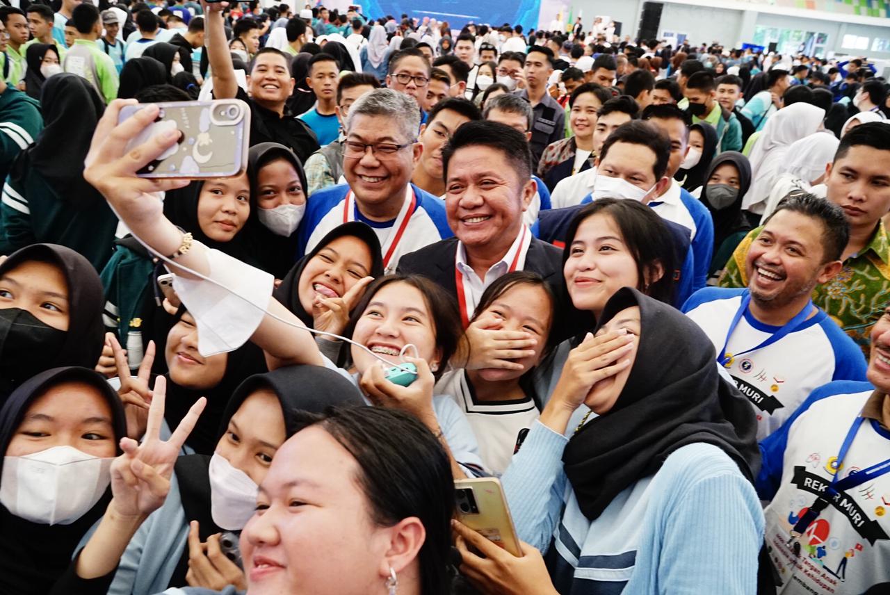  Sumsel Pecahkan Rekor 6000 Telapak Tangan Anak Indonesia Untuk Kehidupan