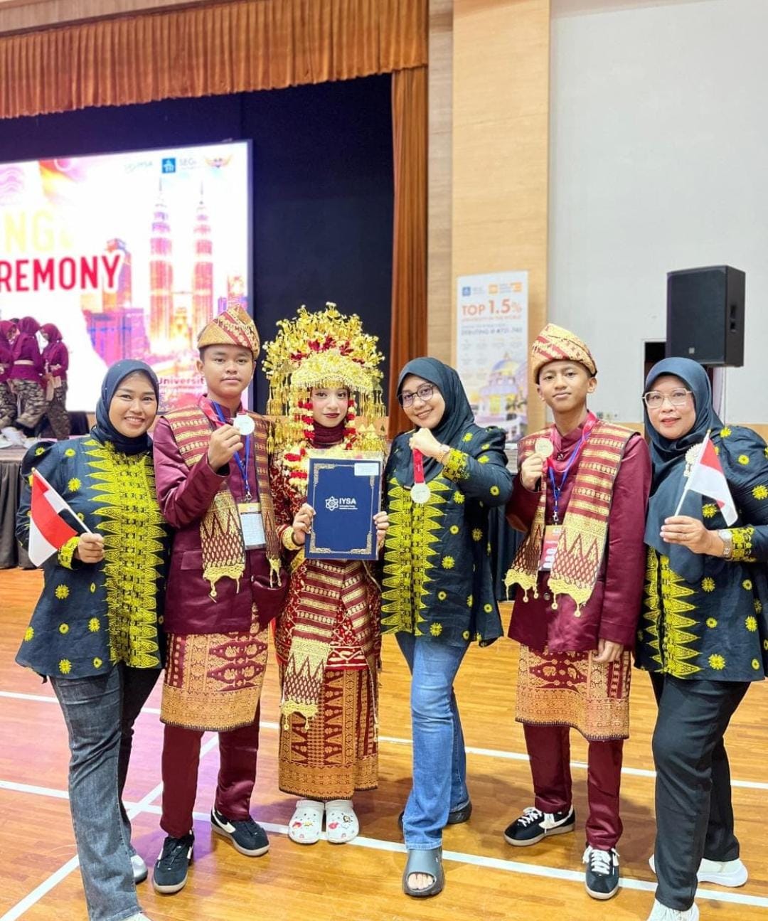 Tiga Pelajar OKU Timur Raih Juara di Negeri Jiran Malaysia, Bersaing Dengan 15 Negara