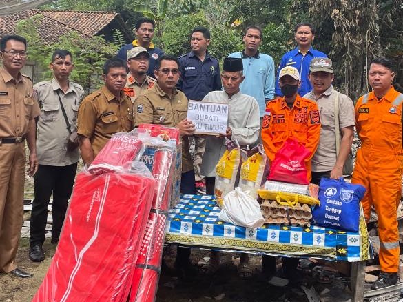 Salurkan Bantuan untuk Korban Kebakaran dari Bupati 