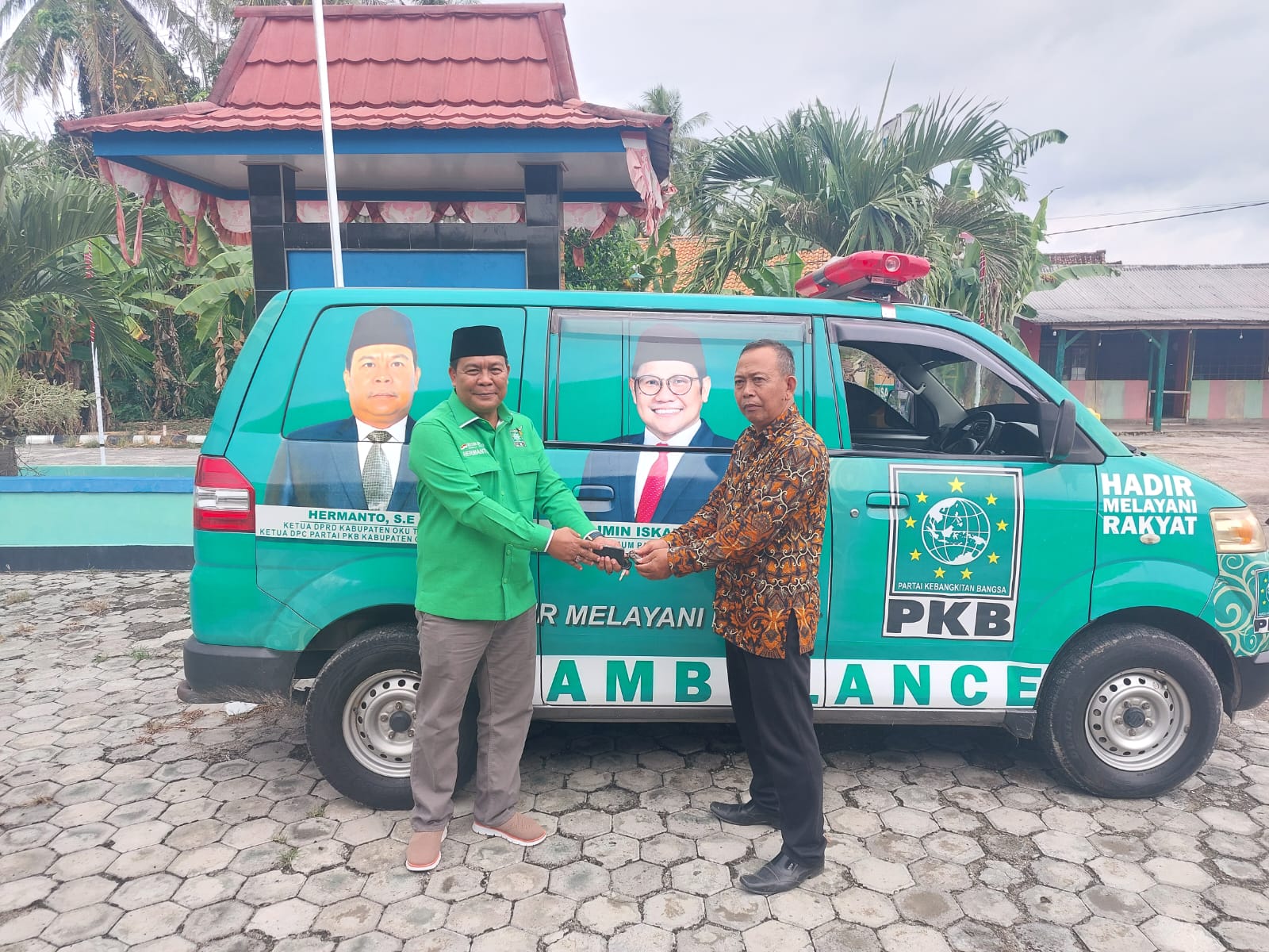 Wujudkan Kebutuhan Masyarakat, Ketua DPC PKB Hermanto Serahkan Ambulans Untuk Warga